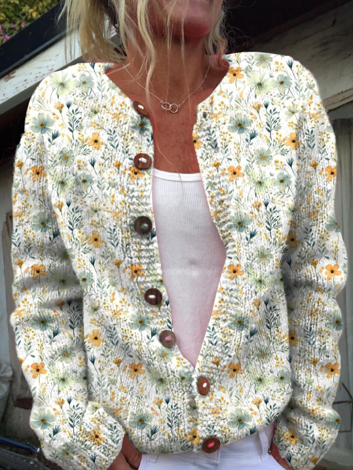 Amalia | Cardigan mit Aquarell-Rosenmuster und Knöpfen