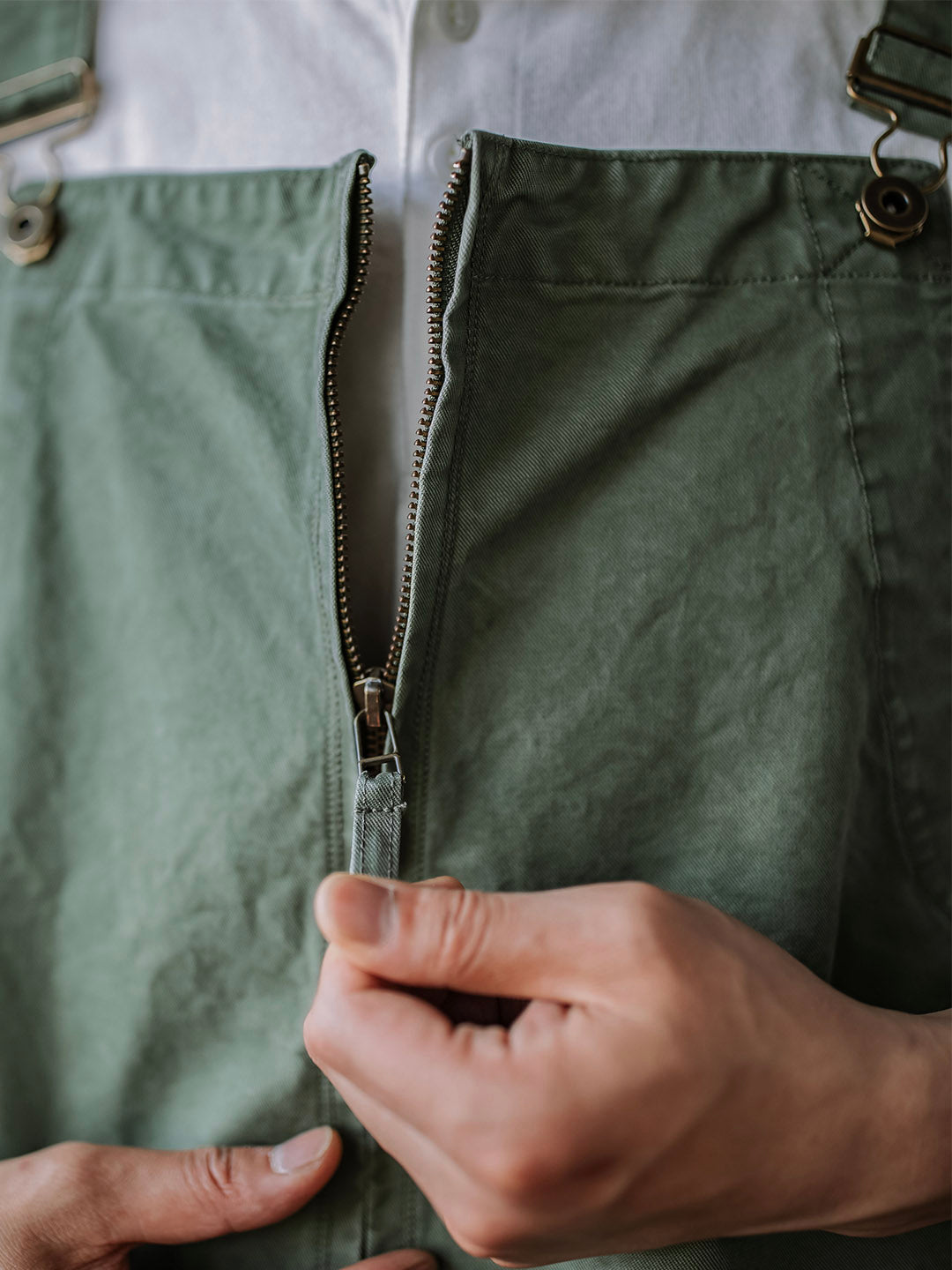 Victor™ | Elegante beige Latzhose