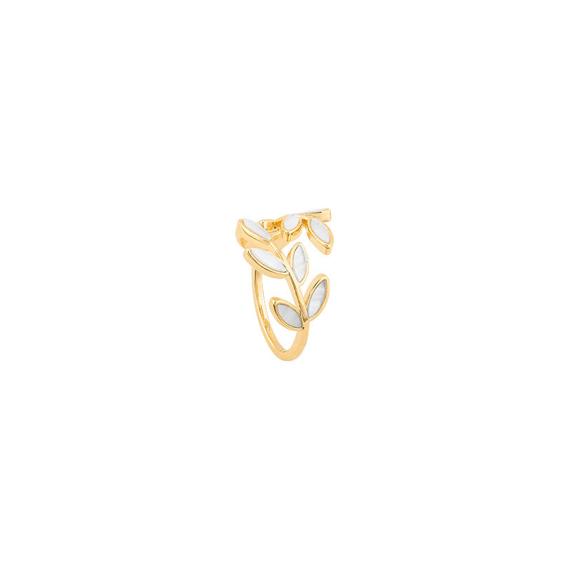Verstellbarer Goldring mit Blatt und Weißopalen