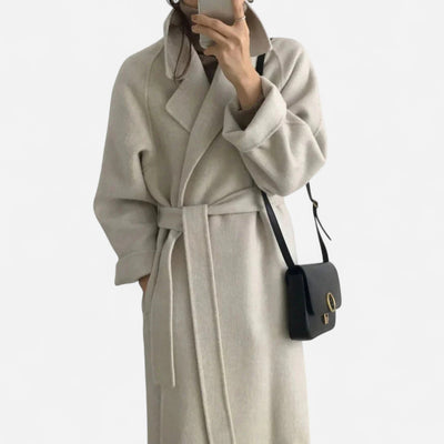 Damen Langmantel aus Wolle – Minimalistisches Design mit Gürtel