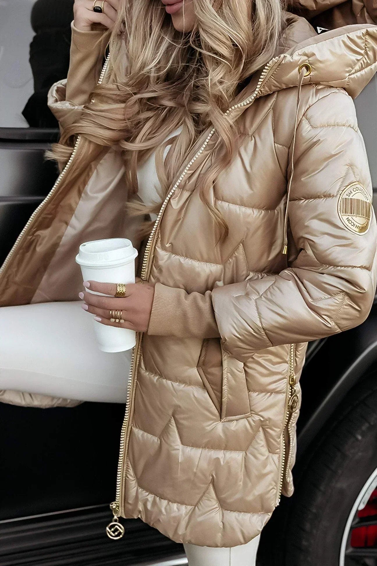 Léna™ | Goldene Steppjacke für den Winter mit Kapuze