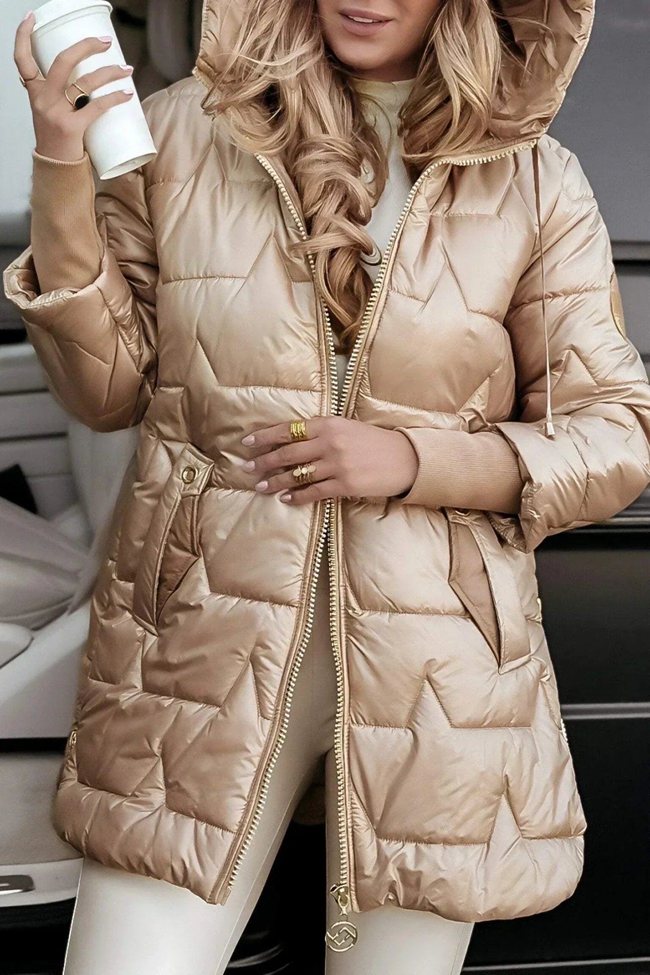 Léna™ | Goldene Steppjacke für den Winter mit Kapuze