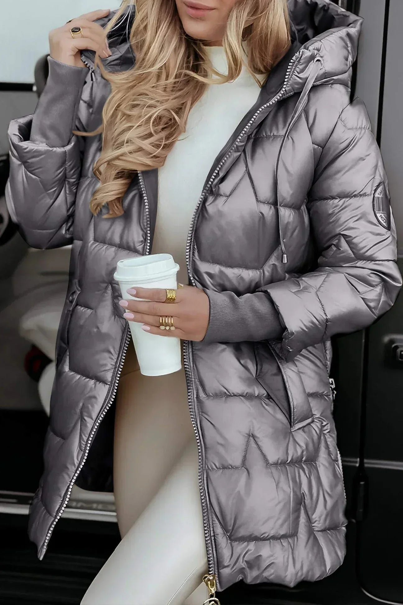 Léna™ | Goldene Steppjacke für den Winter mit Kapuze